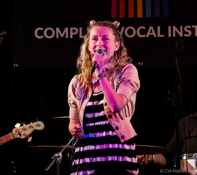 Hana Gebauerová sings at a concert